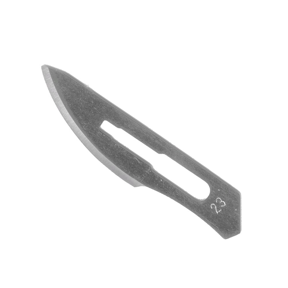 Sterile Einmal-Skalpellklinge aus Carbonstahl, dunkelgrau, mit ovaler Aussparung, seitlich gedreht.