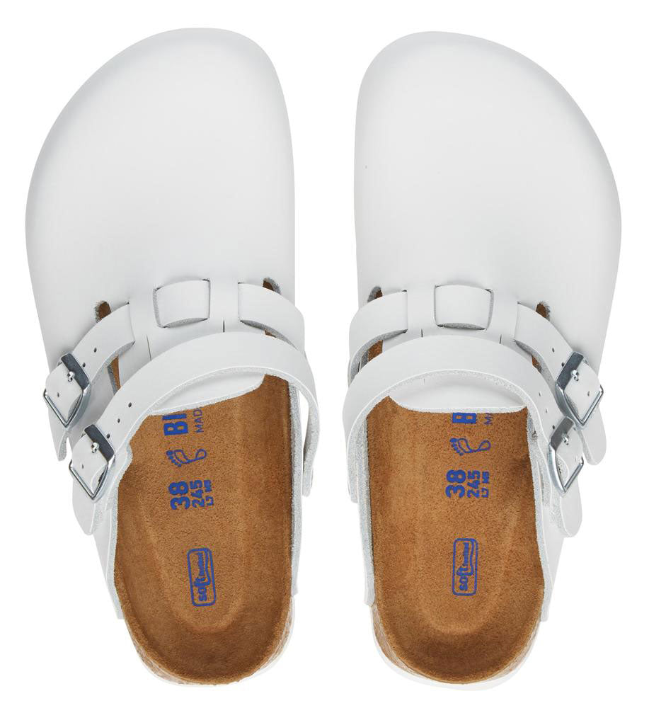 Birkenstock Clog-Slipper Innenansicht: braunes Fußbett mit zwei Riemen und Schnallen