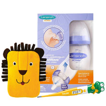 Baby-Set in Box mit Babyflasche und Fieberthermometer sowie kleiner Wärmflasche, Stofflöwe