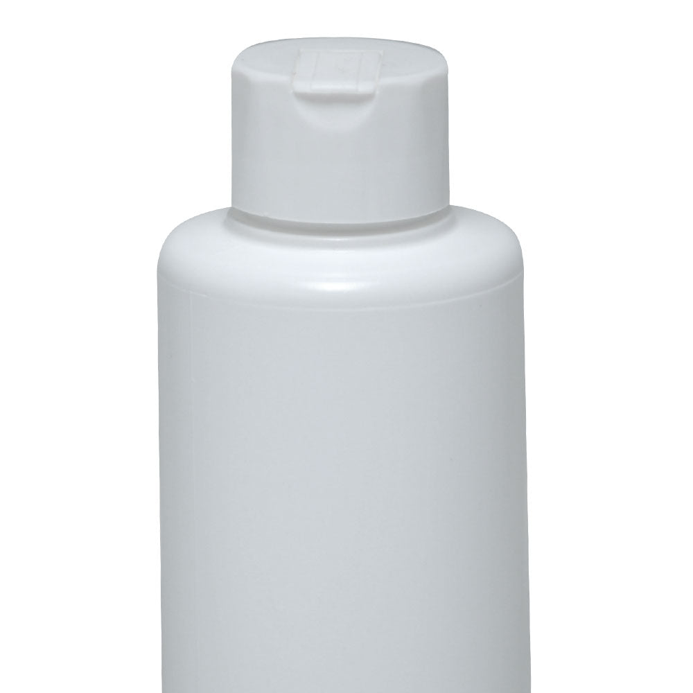 Weiße Flasche mit Schraubverschluss, Fokus auf Flaschenhals und Schulter