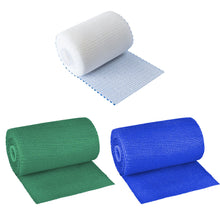 Synthetischer Stützverband aus Polyestergewebe in Weiß, Grün und Blau, gerollt