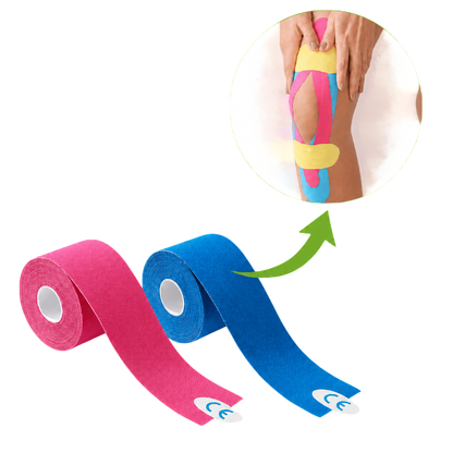 Kinesiologie-Tape in pink und blau beim Aufkleben auf der Haut, latexfrei